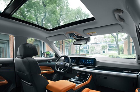 Asientos de Piel color negro/terracota equipados en Ford Territory 2026